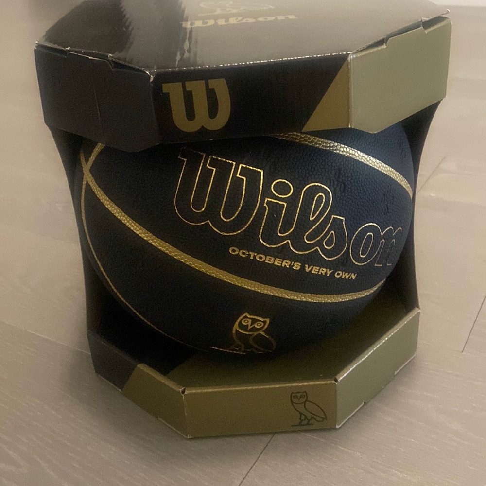 Brand New Custom Wilson Drake’s OVO Basket-ball